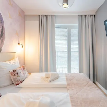 Z Basenem I Sniadaniem -polanki Aqua -holiday Apartamento